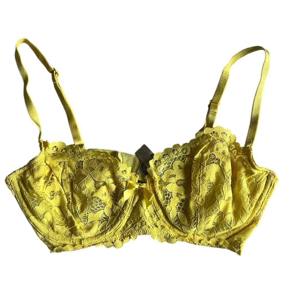 Victoria's Secret Very Sexy Unlined Demi Bra - Size 32D